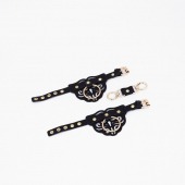 Черные кожаные наручники с клепками, кольцами и золотистой фурнитурой - Crazy Handmade - купить с доставкой в Челябинске