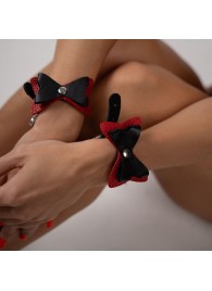 Черно-красные кожаные наручники с бантиками - Crazy Handmade - купить с доставкой в Челябинске