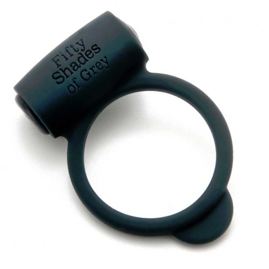 Темно-серое эрекционное кольцо Vibrating Love Ring с вибрацией - Fifty Shades of Grey - в Челябинске купить с доставкой