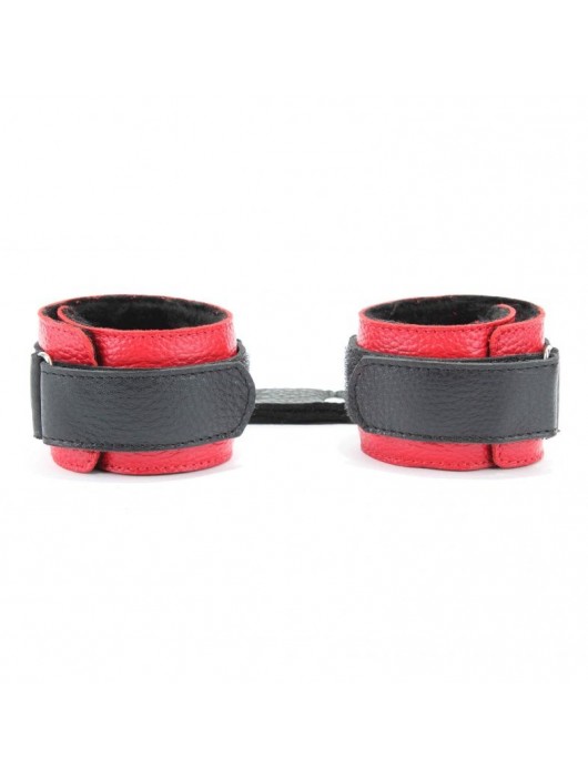 Красно-чёрные кожаные наручники с меховым подкладом - БДСМ Арсенал - купить с доставкой в Челябинске